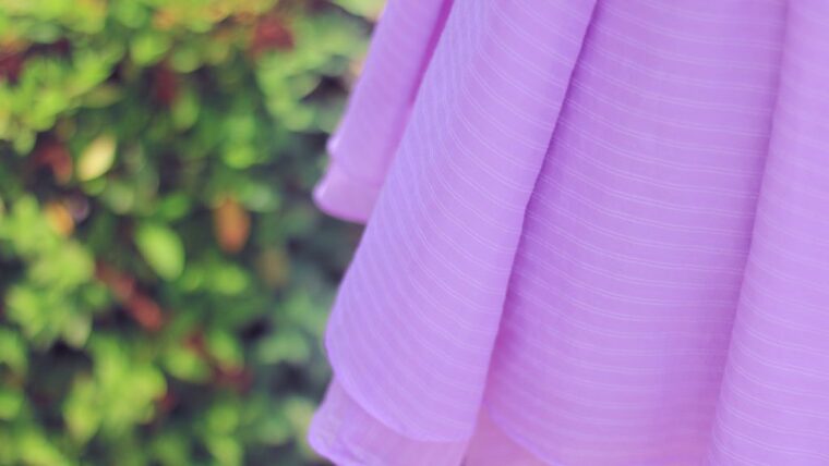 紫色のスカート